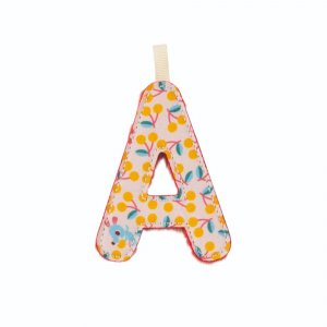 Lettre en tissu phosphorescente rose a Lilliputiens