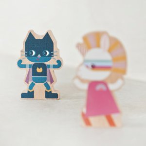 Figurines en bois supers héros Lilliputiens