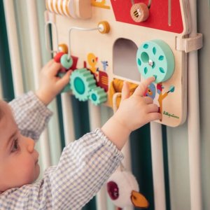 Panneau d'activités en bois ferme Lilliputiens