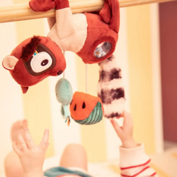 Peluche d'activités à suspendre elvis le lémurien Lilliputiens