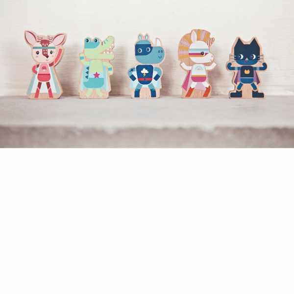 Figurines en bois supers héros Lilliputiens