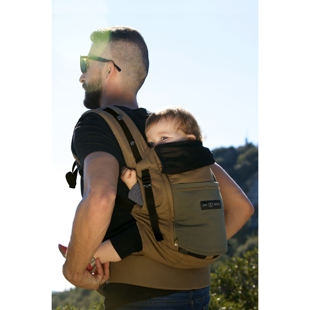 Porte bébé physiocarrier coton tablier safari poche olive foncé de Love radius sur allobébé