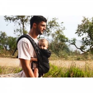 Porte bébé hoodiecarrier 2 black forest Love radius