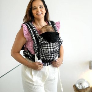 Porte bébé hoodiecarrier 2 prince de galles Love radius