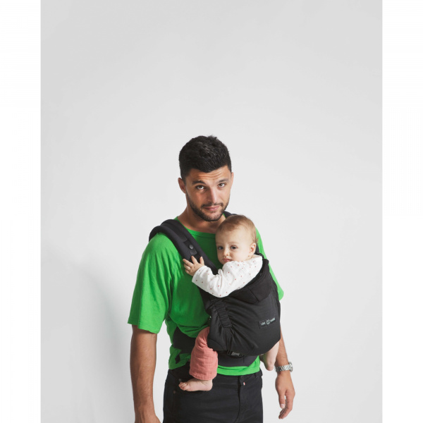 Porte bébé hoodiecarrier 2 black forest Love radius