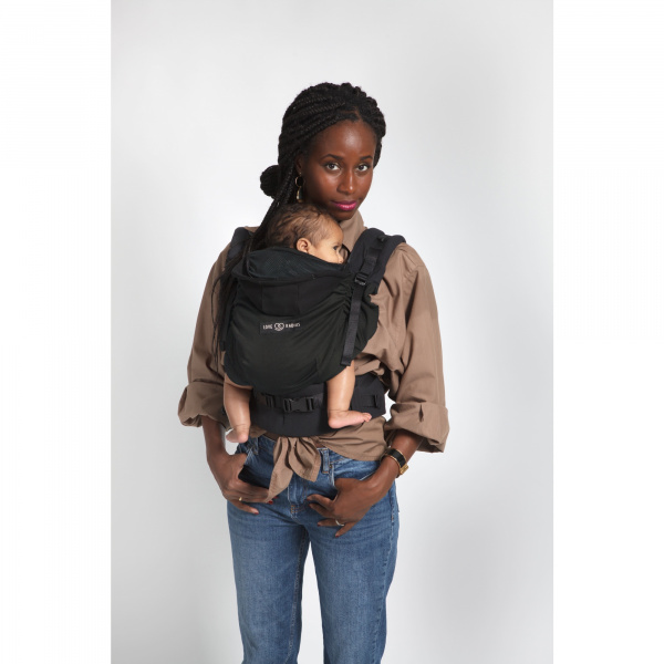 Porte bébé hoodiecarrier 2 black forest Love radius