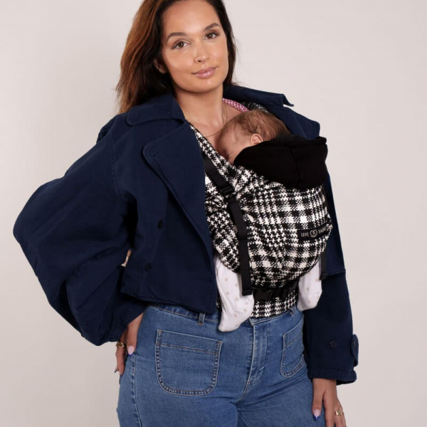 Porte bébé hoodiecarrier 2 prince de galles Love radius