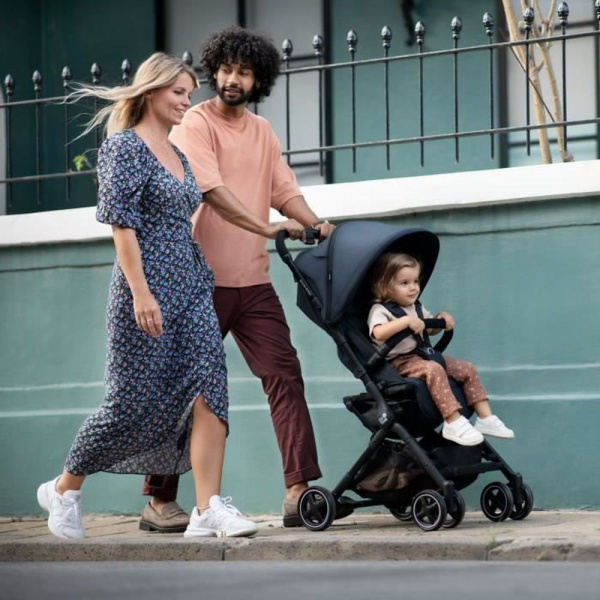 Poussette lara 2 - essential graphite Maxi-cosi