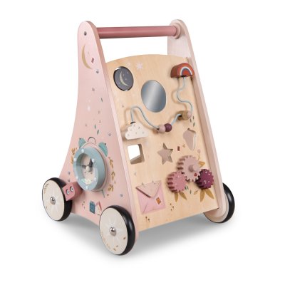 Chariot de marche d'activités après la pluie