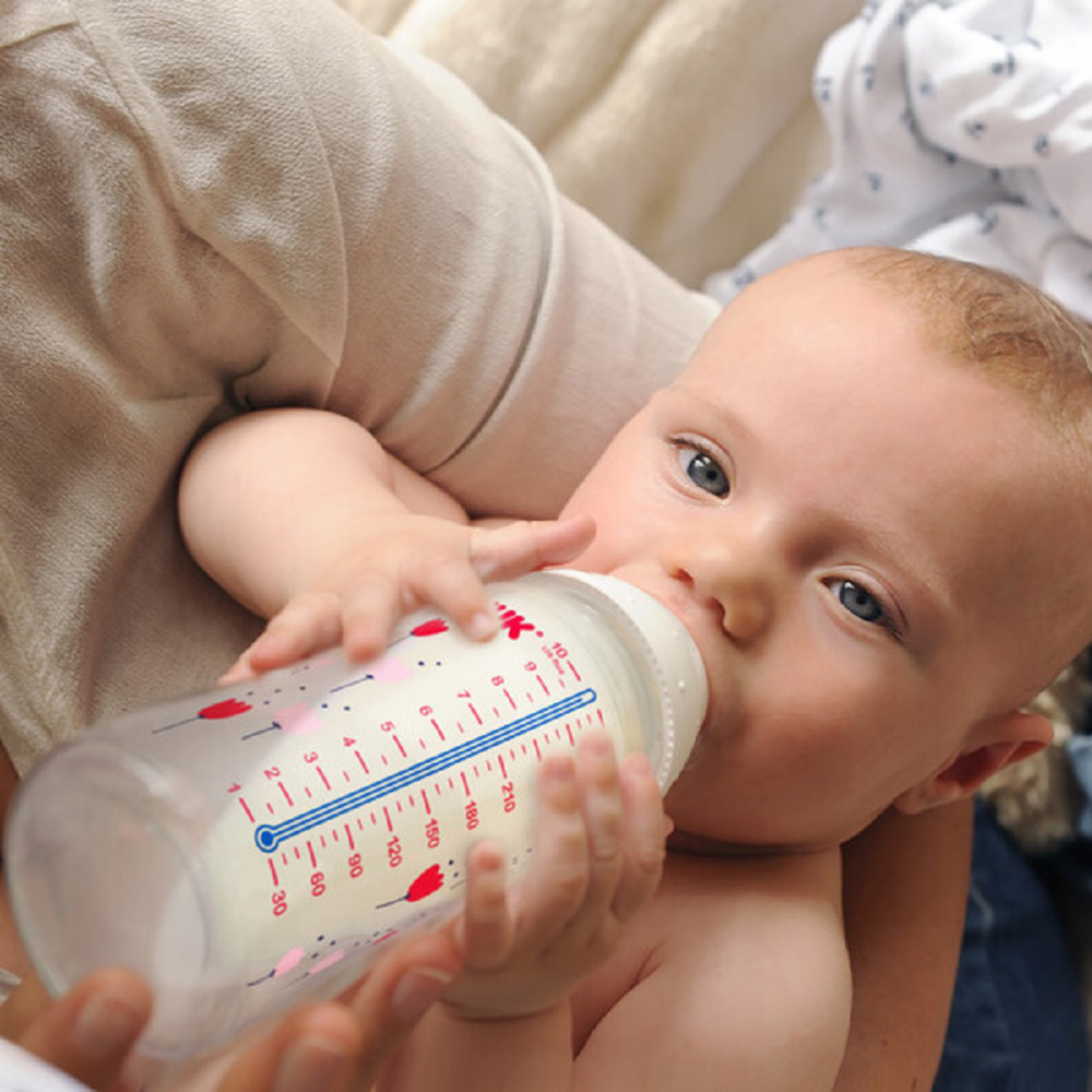 Coffret first choice+ temperature control 4 biberons + 1 goupillon + 1 sucette fille de Nuk sur