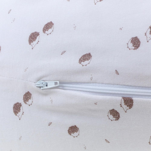 Coussin de maternité et d'allaitement jersey coton ecru / hérissons Tineo