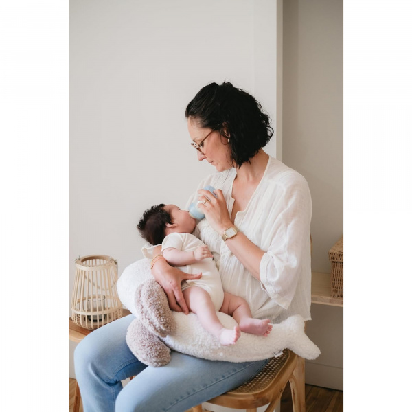 Coussin d'allaitement phoque en bouclette Tineo