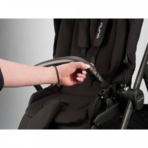 Poussette swiv caviar Nuna