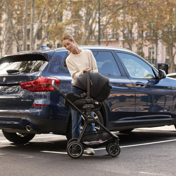 Siège auto i-size arra flex caviar Nuna