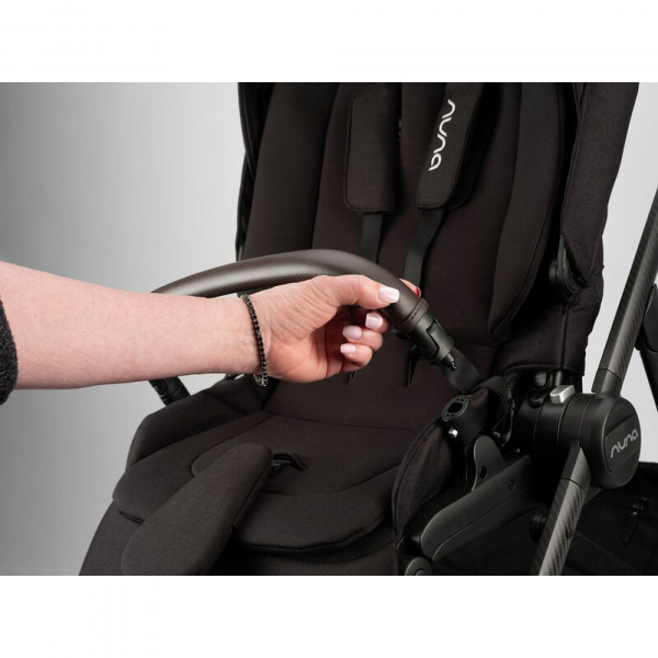 Poussette swiv caviar Nuna