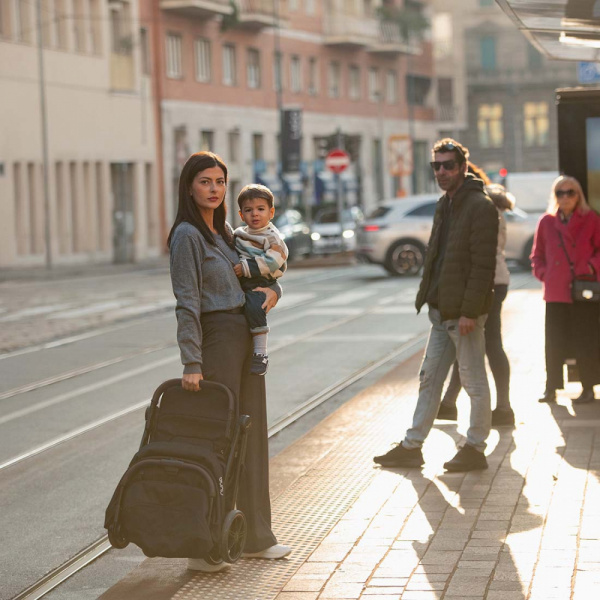 Poussette trvl lx caviar Nuna