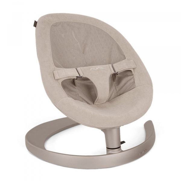 Transat leaf grow avec arche de jeux chateau Nuna