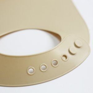 Bavoir silicone nougat Trois kilos sept