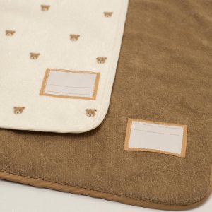 Lot de 2 bavoirs maternelle ours Trois kilos sept