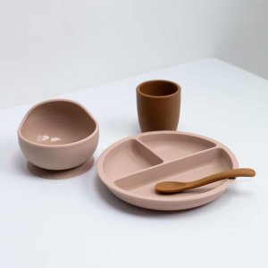 Coffret repas bébé 4 pièces silicone sable et caramel Trois kilos sept