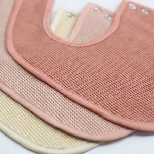 Lot de 6 bavoirs naissance nid d'abeille unis rose Trois kilos sept