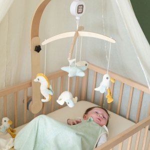 Mobile musical bébé au large de nova Trois kilos sept