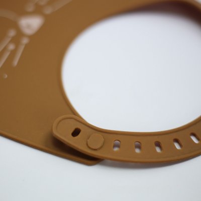 Bavoir silicone chat caramel