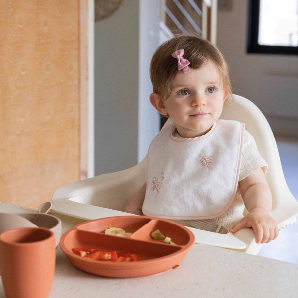 Coffret repas bébé 4 pièces silicone terre de sienne & sable Trois kilos sept