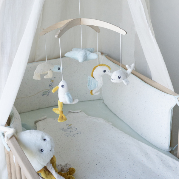 Mobile musical bébé au large de nova Trois kilos sept