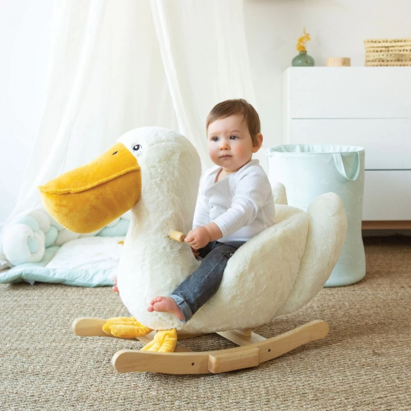 Bascule bébé pélican au large de nova Trois kilos sept