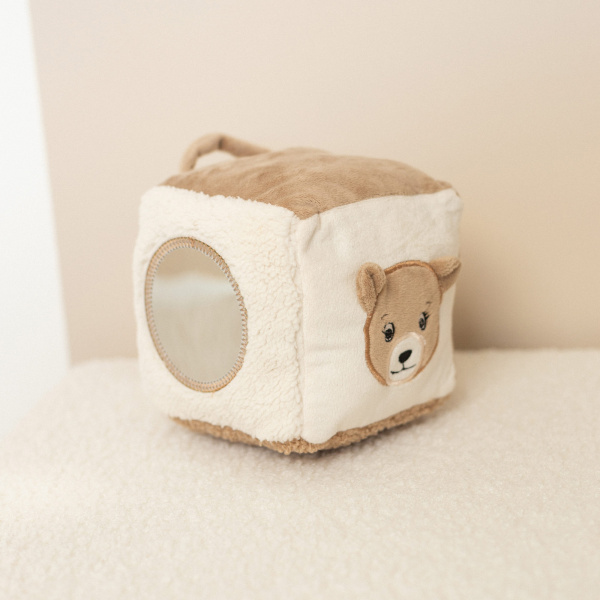 Cube d'éveil ours bjorn Trois kilos sept