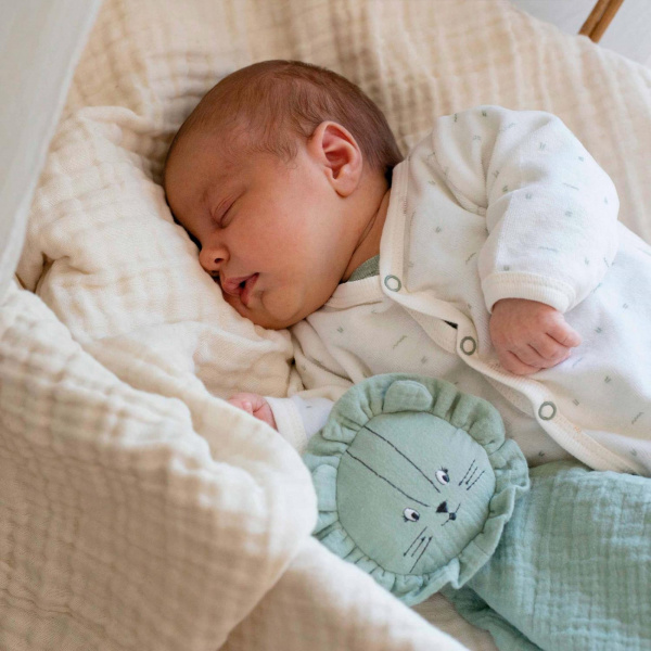 Ensemble naissance bébé brassière, bonnet et chaussons - moutarde Trois kilos sept