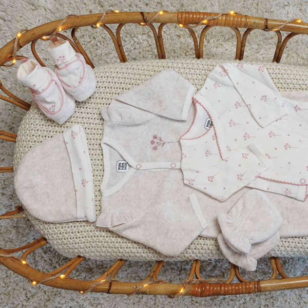 Ensemble naissance 6 pièces 1 mois Trois kilos sept