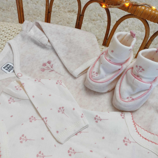 Ensemble naissance 6 pièces 1 mois Trois kilos sept