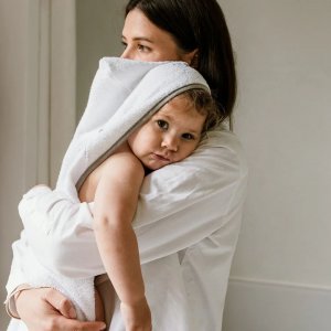 Sortie de bain grand format bébé d'amour 100 x 100 cm Babycalin