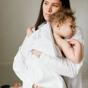 Sortie de bain grand format bébé d'amour 100 x 100 cm Babycalin