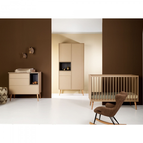 Chambre trio lit bébé 70x140 cm évolutif en lit enfant + armoire + commode avec plan à langer cocoon latte Quax