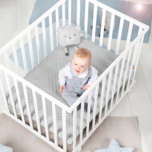 Parc bébé 75 x 100 cm bois blanc et tapis de parc gris Roba