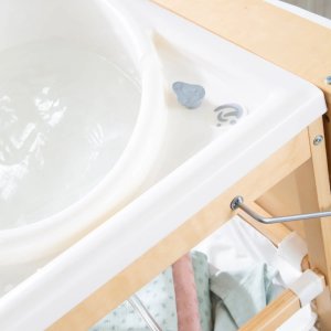Table à langer pliable avec baignoire baby pool et matelas à langer blanc Roba