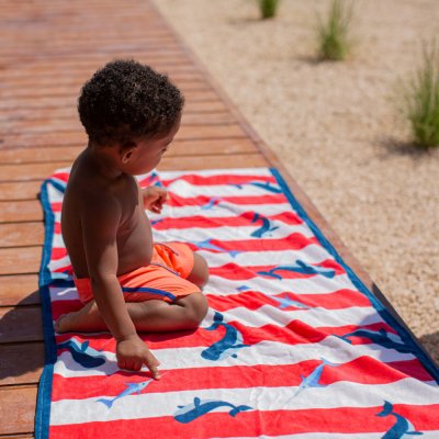 Serviette de plage coton 135 x 65 cm - baleine rouge