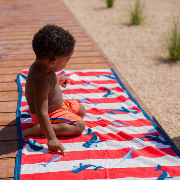 Serviette de plage coton 135 x 65 cm - baleine rouge Swim essentials
