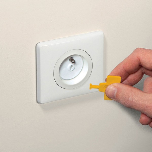 Caches prises avec clés Safety 1st