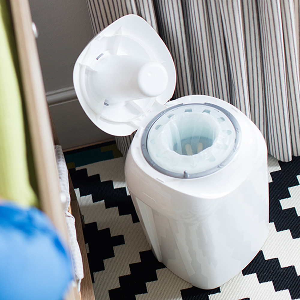 Poubelle à couches tec blanc de Sangenic sur allobébé