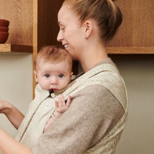 Porte bébé limas carrier léopard violet Stokke