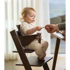 Pack chaise haute tripp trapp + baby set + tablette chêne brun chaud Stokke
