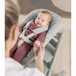 Pack chaise haute tripp trapp hêtre serene pink + newborn set gris Stokke
