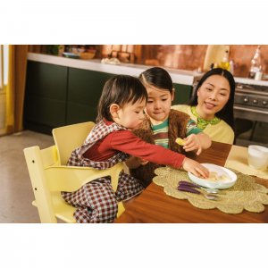 Pack chaise haute tripp trapp et son baby set lemon yellow Stokke