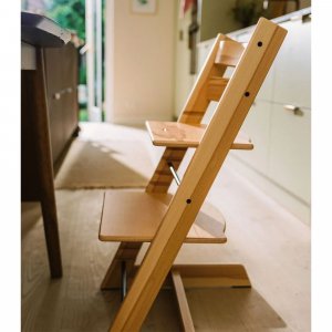 Pack chaise haute tripp trapp avec son baby set et sa tablette wild wood Stokke