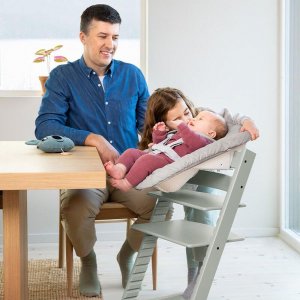 Pack chaise haute tripp trapp avec son newborn set et son baby set glacier green Stokke