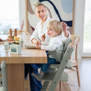 Pack chaise haute tripp trapp avec son newborn set et son baby set glacier green Stokke